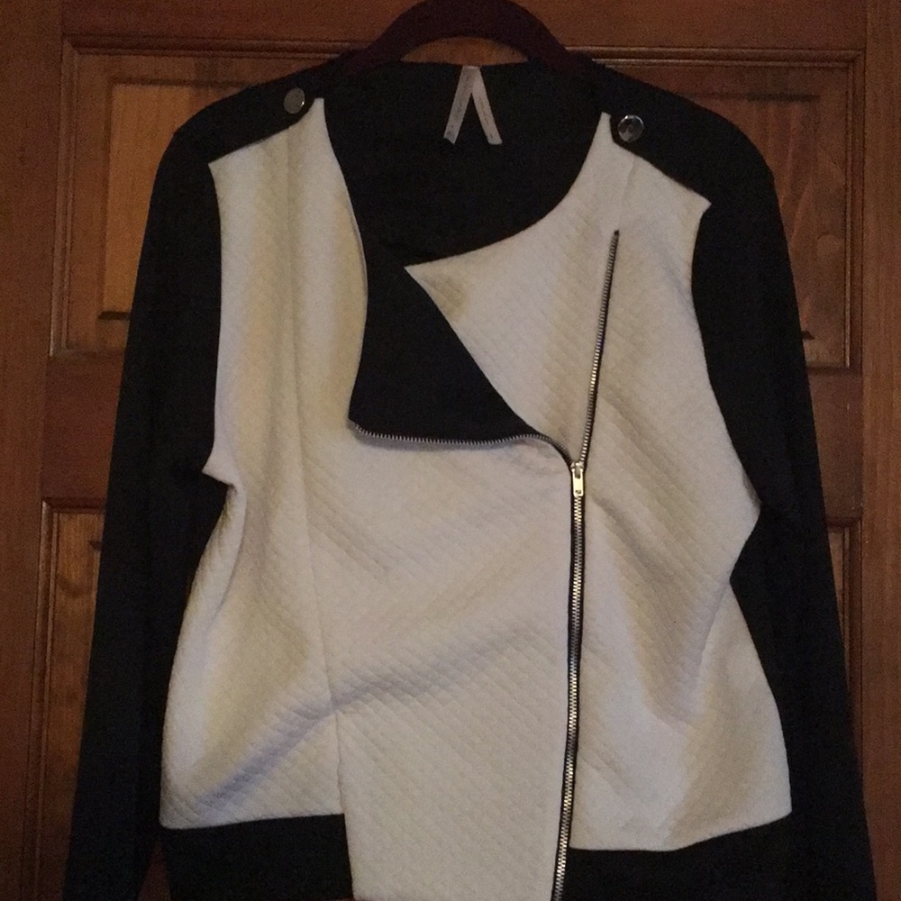 Zip up Black and White shirt/jacket SzL